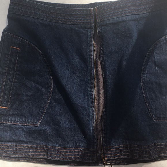 Lightly used zip up jean skirt with pockets - Picture 3 of 5